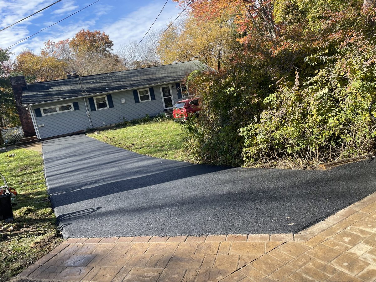Asphalt Driveway and Paver Apron in Morris County
